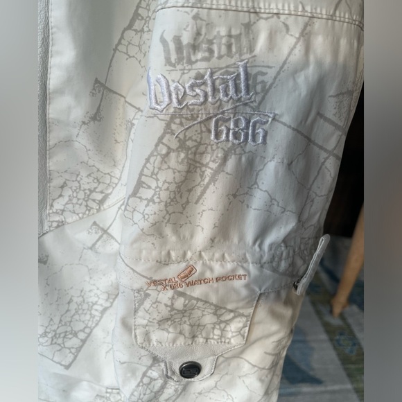 Fabulous 686 men’s snowboard/ski jacket and pants. Size small. Selling together - Picture 4 of 15